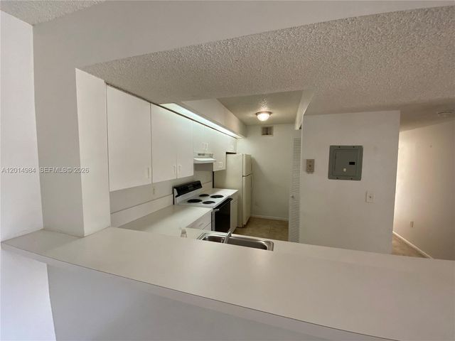 18820 NW 57th Ave 203, Hialeah, FL 33015