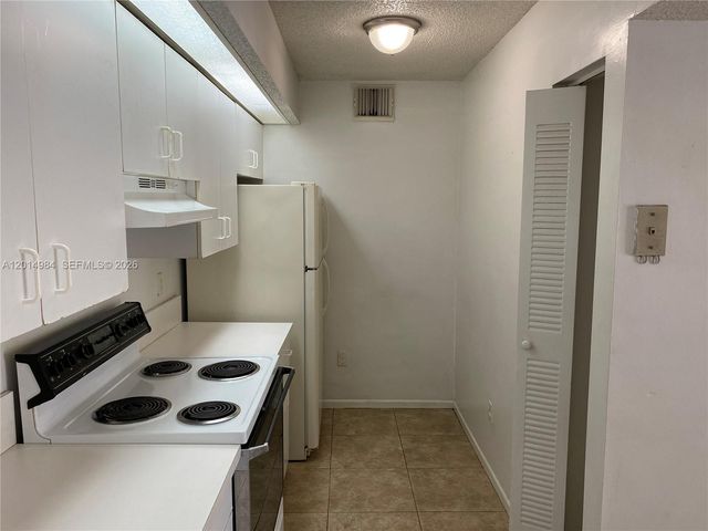 18820 NW 57th Ave 203, Hialeah, FL 33015