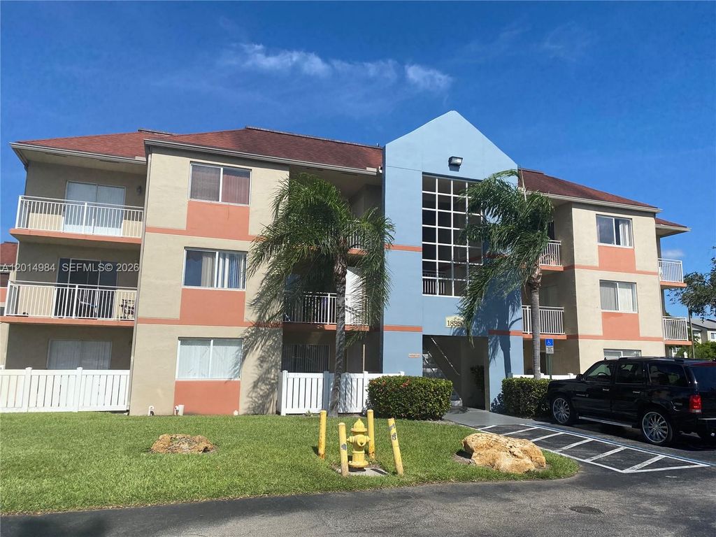 18820 NW 57th Ave 203, Hialeah, FL 33015