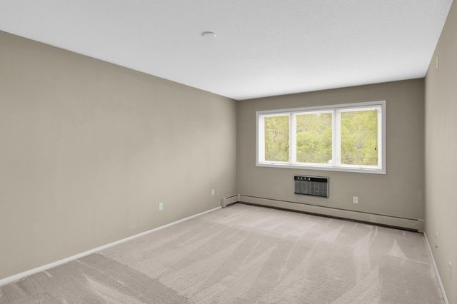 4360 Brookside Court 105, Edina, MN 55436