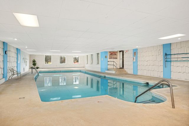 4360 Brookside Court 105, Edina, MN 55436