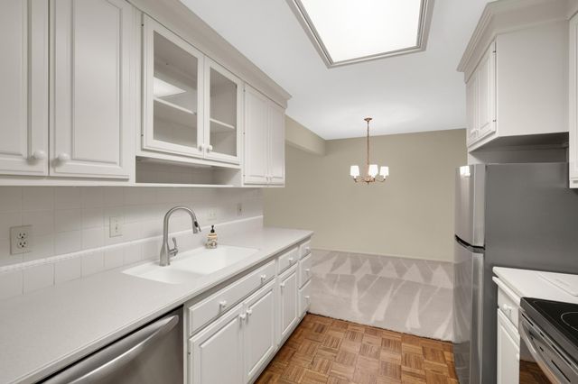 4360 Brookside Court 105, Edina, MN 55436