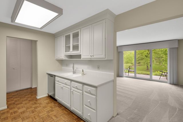 4360 Brookside Court 105, Edina, MN 55436