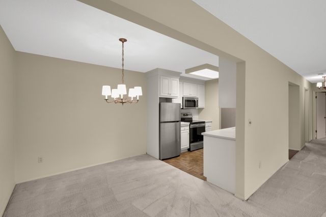 4360 Brookside Court 105, Edina, MN 55436