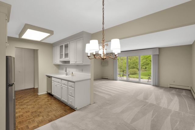 4360 Brookside Court 105, Edina, MN 55436