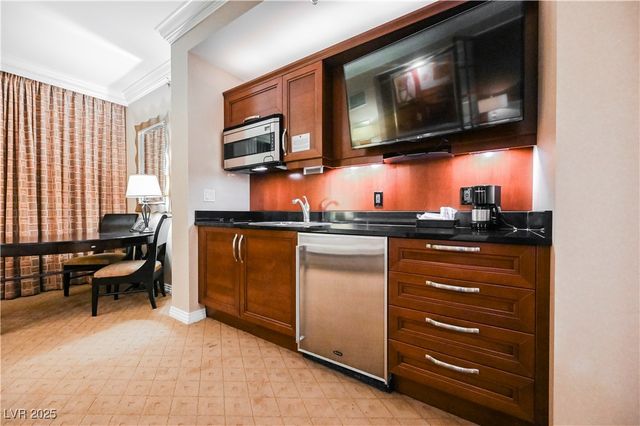 125 East HARMON Avenue 3716, Las Vegas, NV 89109