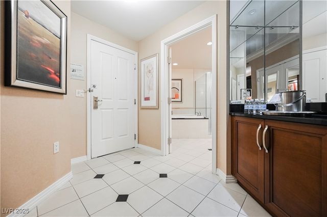 125 East HARMON Avenue 3716, Las Vegas, NV 89109