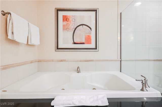 125 East HARMON Avenue 3716, Las Vegas, NV 89109