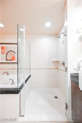 125 East HARMON Avenue 3716, Las Vegas, NV 89109