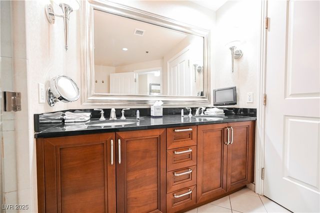 125 East HARMON Avenue 3716, Las Vegas, NV 89109