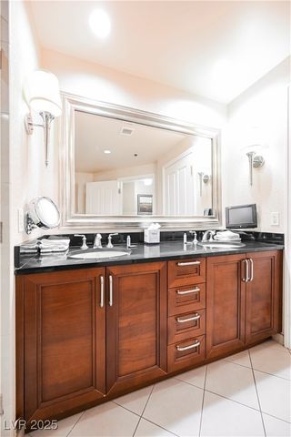 125 East HARMON Avenue 3716, Las Vegas, NV 89109