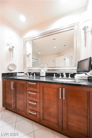 125 East HARMON Avenue 3716, Las Vegas, NV 89109