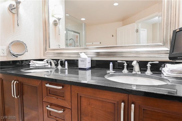 125 East HARMON Avenue 3716, Las Vegas, NV 89109