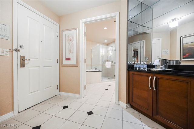 125 East HARMON Avenue 3716, Las Vegas, NV 89109