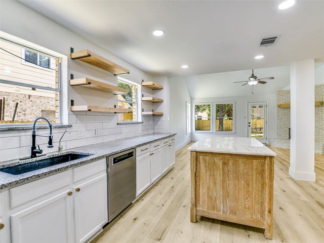 4109 Moss Hollow DR, Round Rock, TX 78681