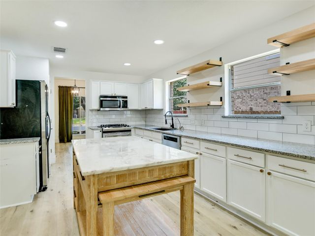 4109 Moss Hollow DR, Round Rock, TX 78681