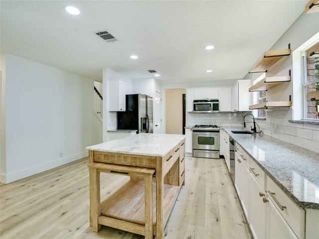 4109 Moss Hollow DR, Round Rock, TX 78681