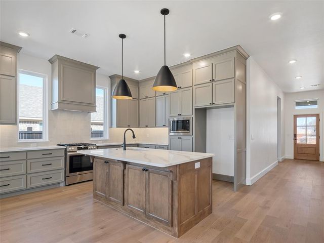 309 Carat Drive, Yukon, OK 73099