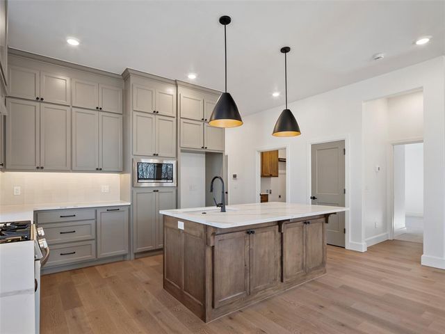 309 Carat Drive, Yukon, OK 73099