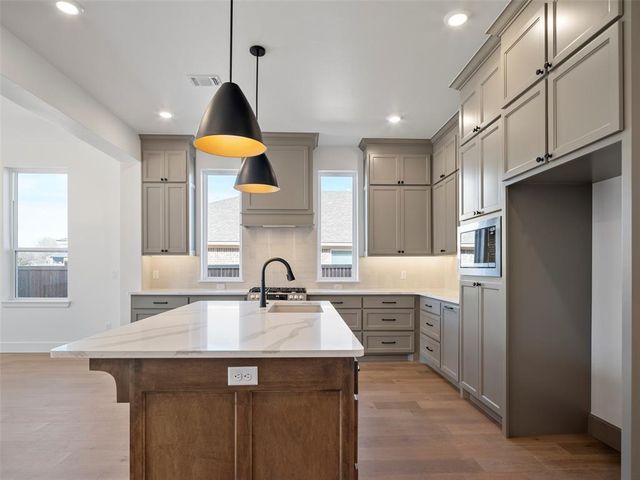 309 Carat Drive, Yukon, OK 73099