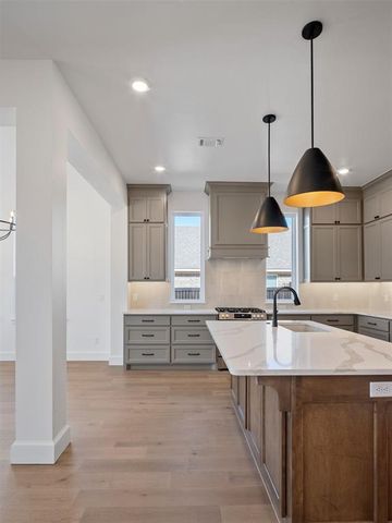 309 Carat Drive, Yukon, OK 73099