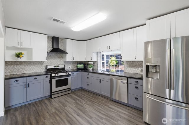 7715 236th Street SW, Edmonds, WA 98026