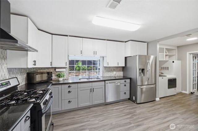 7715 236th Street SW, Edmonds, WA 98026