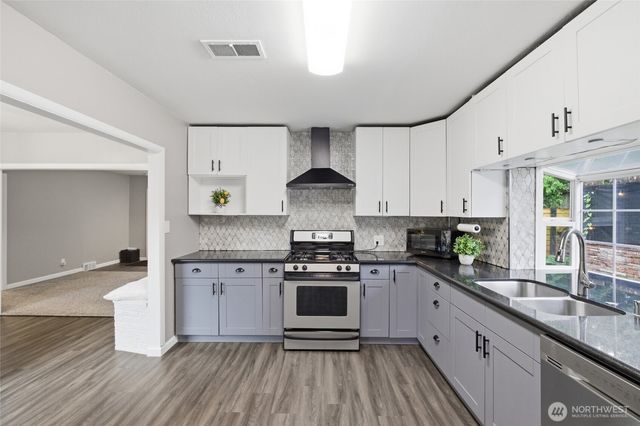 7715 236th Street SW, Edmonds, WA 98026