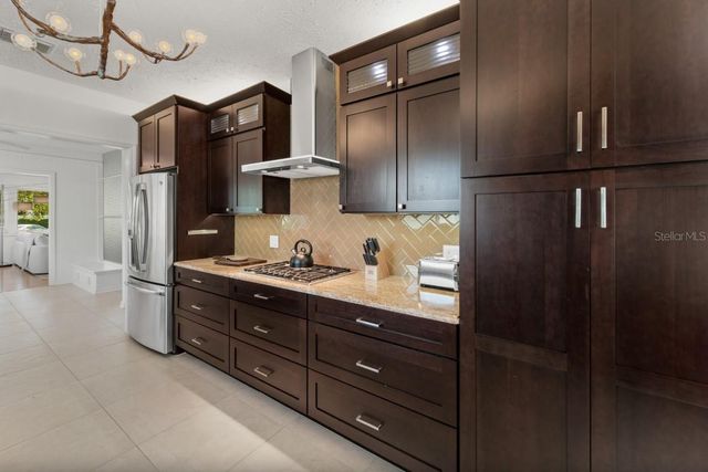 140 S BLVD OF THE PRESIDENTS, Sarasota, FL 34236