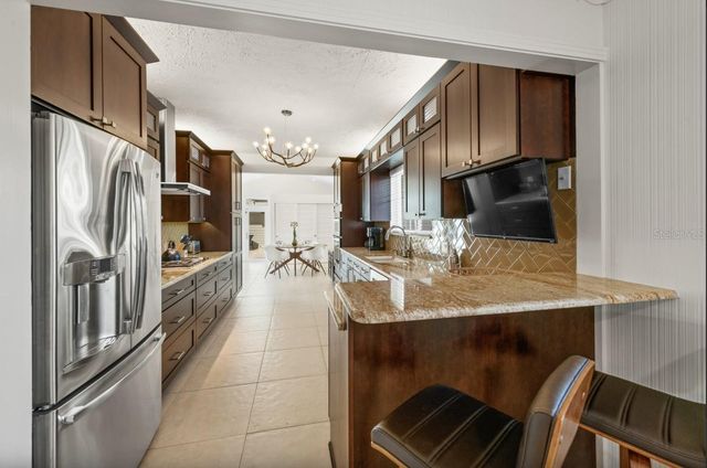 140 S BLVD OF THE PRESIDENTS, Sarasota, FL 34236