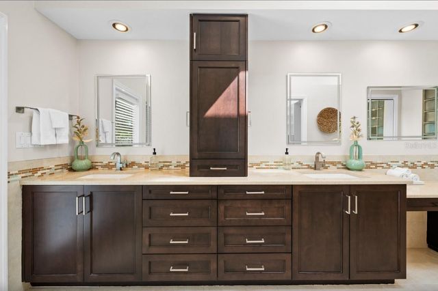 140 S BLVD OF THE PRESIDENTS, Sarasota, FL 34236