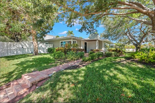 140 S BLVD OF THE PRESIDENTS, Sarasota, FL 34236