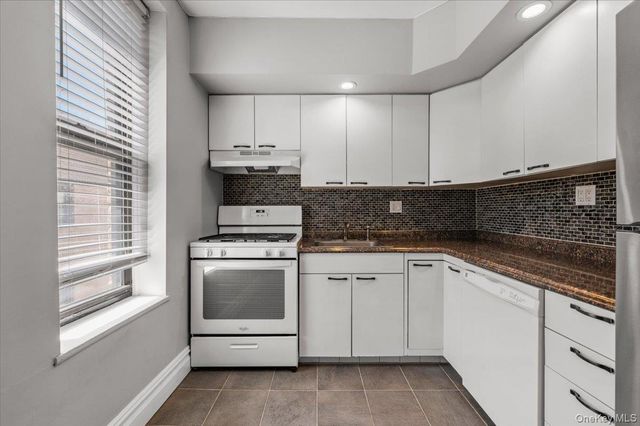 83-52 Talbot Street 6H, Kew Gardens, NY 11415