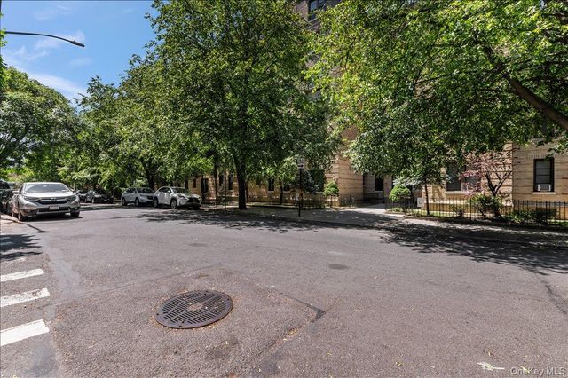 83-52 Talbot Street 6H, Kew Gardens, NY 11415