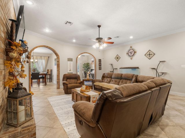 405 Beltz Rd, Leesville, LA 71446