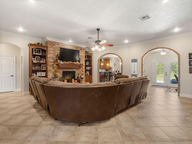 405 Beltz Rd, Leesville, LA 71446