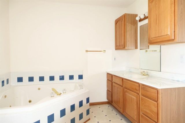 228749 CHESTNUT HILL LANE, Abbotsford, WI 54405