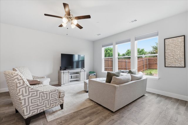 600 Hutchinson Lane, Lewisville, TX 75077