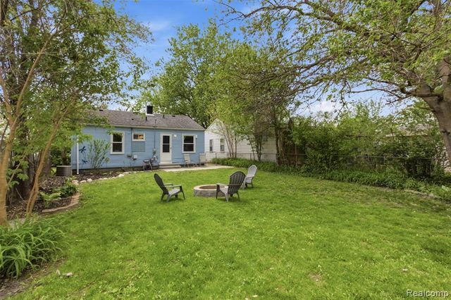 645 E Barrett Avenue, Madison Heights, MI 48071