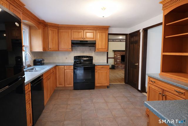 52 Great Ring Road, Newtown, CT 06482