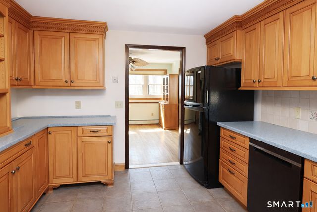 52 Great Ring Road, Newtown, CT 06482