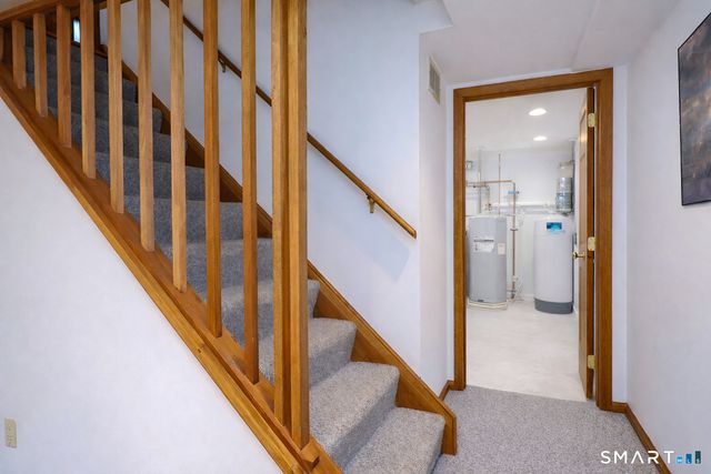 52 Great Ring Road, Newtown, CT 06482