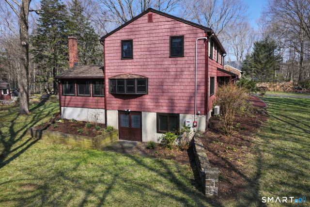 52 Great Ring Road, Newtown, CT 06482