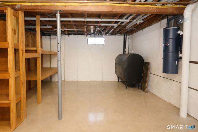 52 Great Ring Road, Newtown, CT 06482