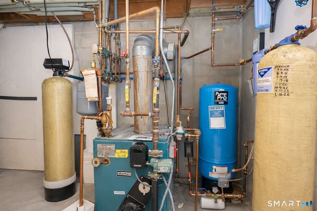 52 Great Ring Road, Newtown, CT 06482