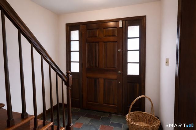 52 Great Ring Road, Newtown, CT 06482