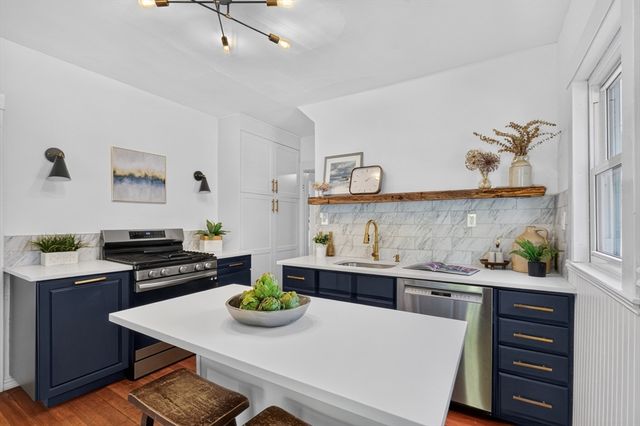 24 Bussey St, Dedham, MA 02026