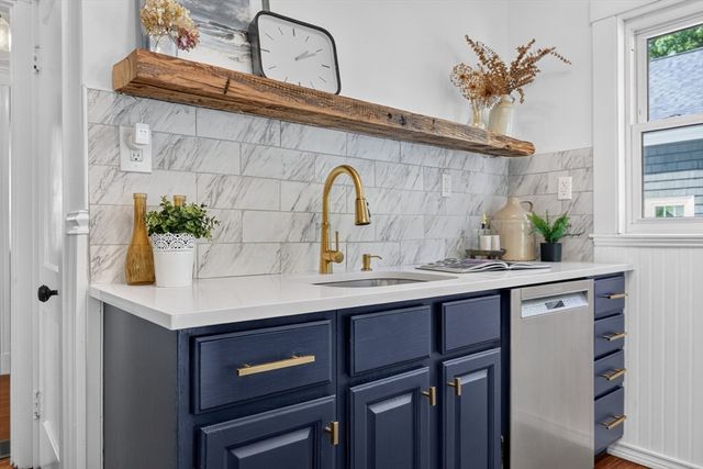 24 Bussey St, Dedham, MA 02026