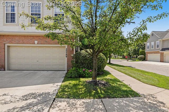 40489 Bay Harbor Lane, Canton, MI 48188