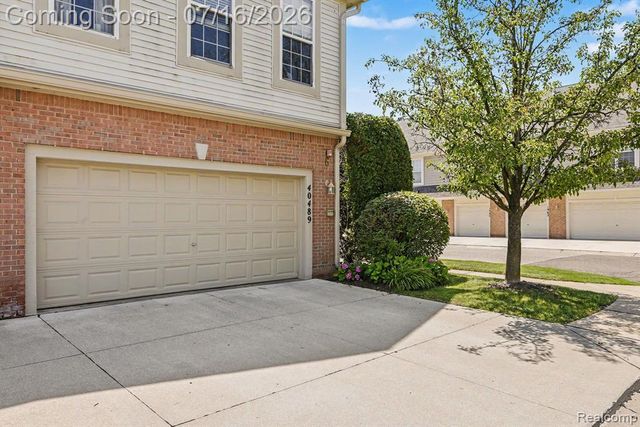40489 Bay Harbor Lane, Canton, MI 48188